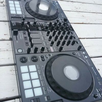 Na sprzedaż nowy 4-kanałowy kontroler Pioneer DJ DDJ-1000 dla rekordbox dj
