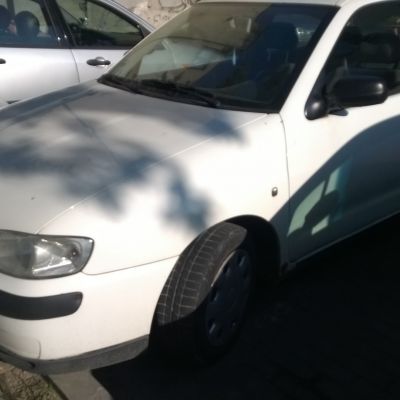 Sprzedam samochód osobowy marki Seat Ibiza.