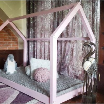 Łóżko domek dziecięce malowane na różowo Bella drewniane