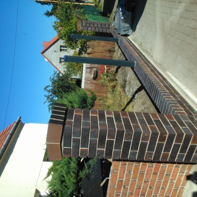 murowanie ogrodzeń i elewacji z cegieł