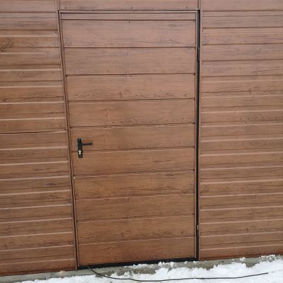 Garaż Drewnopodobny 5x7 wzmacniany automatyczna brama, okno, drzwi