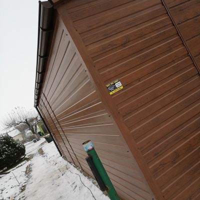 Garaż Drewnopodobny 5x7 wzmacniany automatyczna brama, okno, drzwi