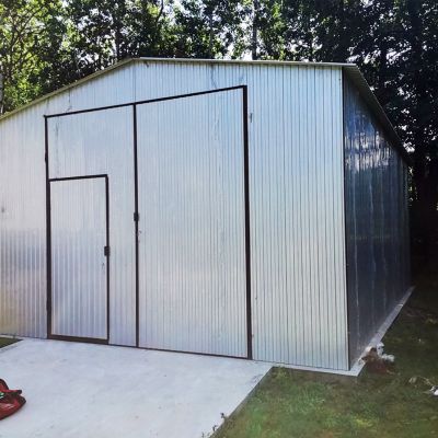 Garaż blaszany 5x8 z dwuspadowym dachem, brama + drzwi
