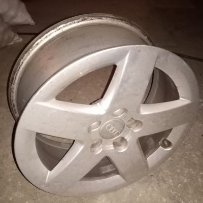 Sprzedam aluminiowe felgi do Audi A3 za 550 zł