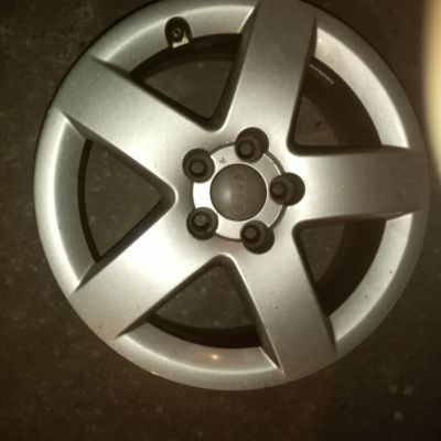 Sprzedam aluminiowe felgi do Audi A3 za 550 zł