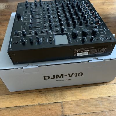 Pioneer DDJ 1000, Pioneer DDJ 1000SRT,  Pioneer DJ XDJ-RX3, Pioneer XDJ XZ, Pioneer DJ DDJ-REV7,  Pioneer CDJ-3000, Pioneer CDJ 2000NXS2, Pioneer DJM 900NXS2, Pioneer DJM-V10 DJ Mixer