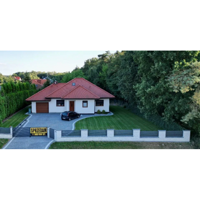 Dom wolnostojący przy lesie, w pobliżu jezior, gmina Ślesin