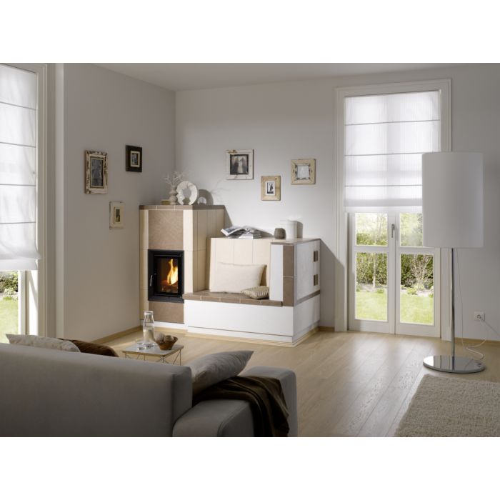 Zdrowy piec kaflowy nowej generacji z widokiem ognia.