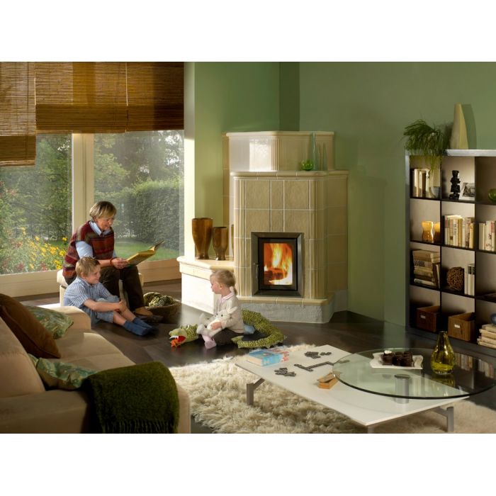 Zdrowy piec kaflowy nowej generacji z widokiem ognia.