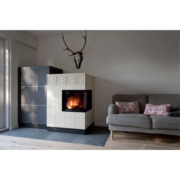 Zdrowy piec kaflowy nowej generacji z widokiem ognia.