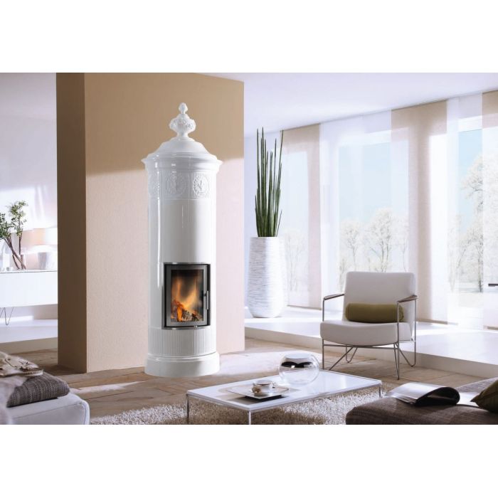 Zdrowy piec kaflowy nowej generacji z widokiem ognia.