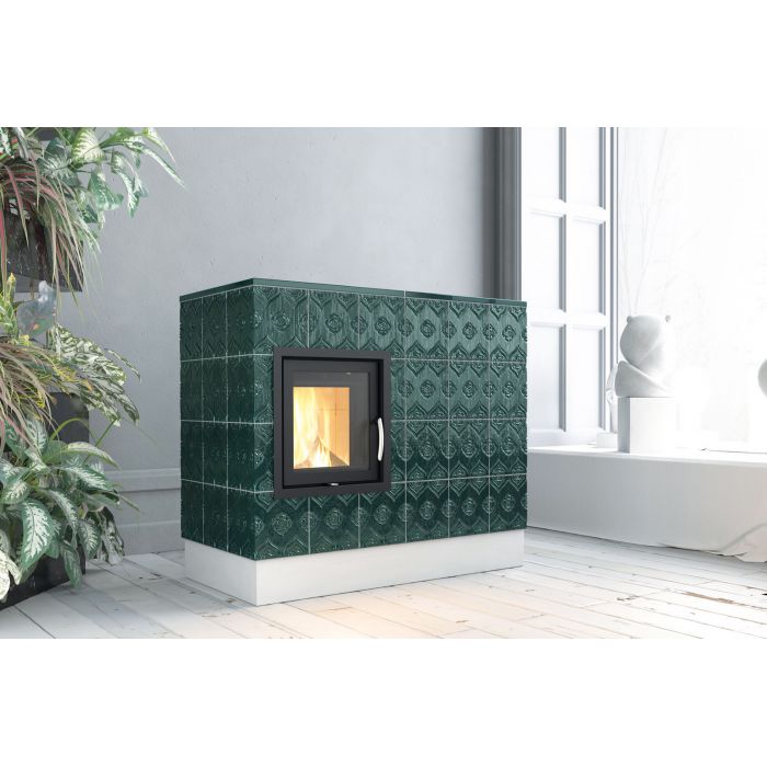 Zdrowy piec kaflowy nowej generacji z widokiem ognia.