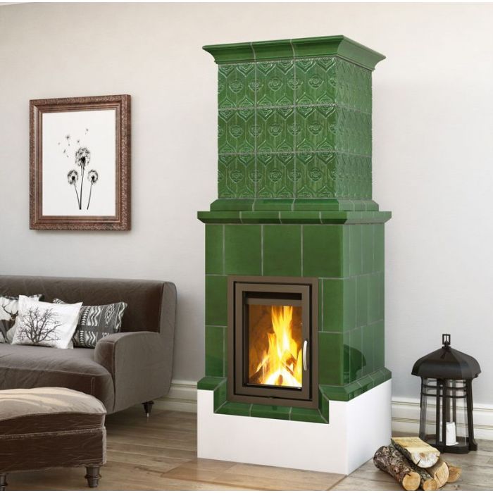 Zdrowy piec kaflowy nowej generacji z widokiem ognia.