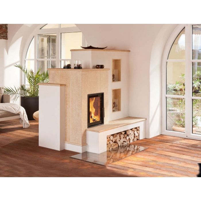 Zdrowy piec kaflowy nowej generacji z widokiem ognia.