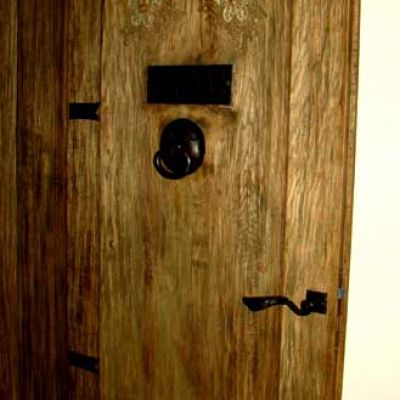 Drzwi z litego drewna - w starym stylu, ręcznie rzeźbione