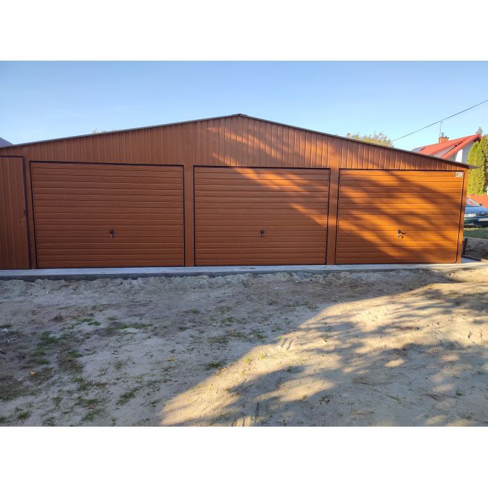 Garaż Blaszany o wymiarach : 9m szerokość x 6m długi z dwoma bramami wjazdowym wraz z furtką wejściową w części przedniej garażu - Grzywstal