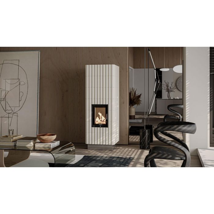 Zdrowy akumulacyjny piec kaflowy nowej generacji z widokiem ognia.