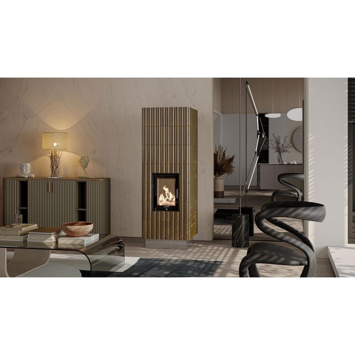 Zdrowy akumulacyjny piec kaflowy nowej generacji z widokiem ognia.