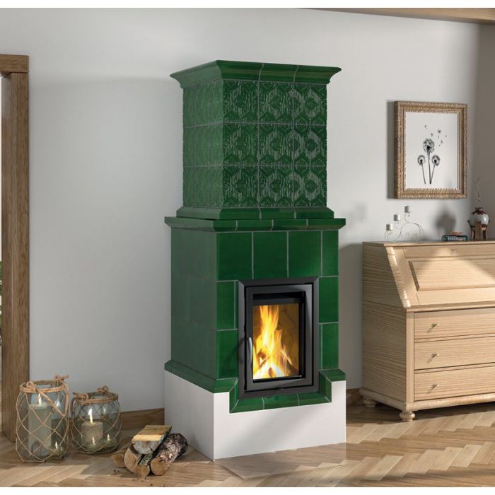 Zdrowy akumulacyjny piec kaflowy nowej generacji z widokiem ognia.