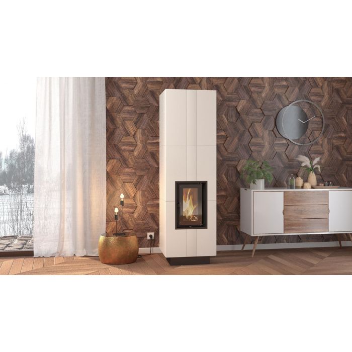 Zdrowy akumulacyjny piec kaflowy nowej generacji z widokiem ognia.