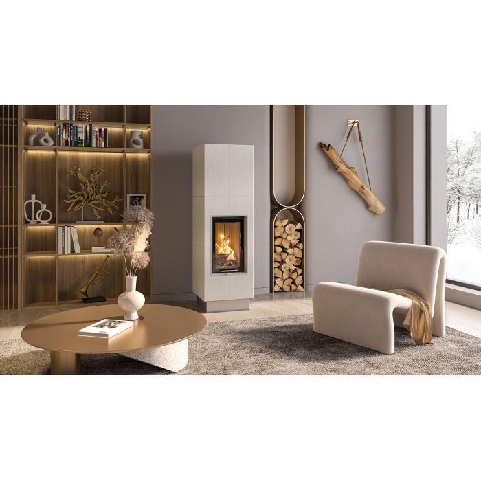 Zdrowy akumulacyjny piec kaflowy nowej generacji z widokiem ognia.