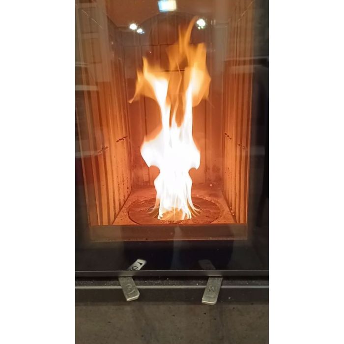 Hybrydowy akumulacyjny piec kominkowy bez prądu.