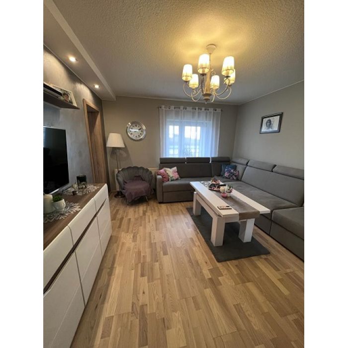 Piętrowy dom 160 m² na dużej działce, w pełni umeblowany – Skalmierzyce