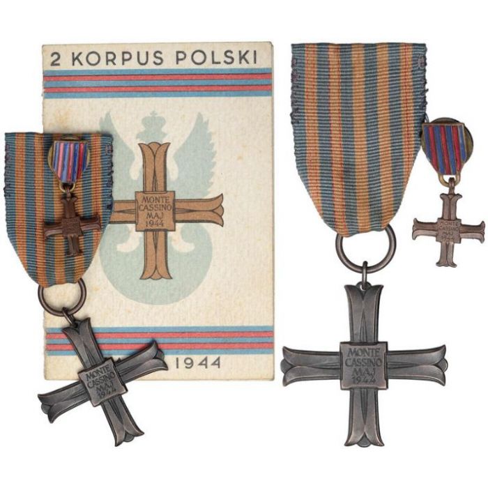KUPIĘ WOJSKOWE MEDALE,ORDERY,ODZNAKI,ODZNACZENIA,SZABLE,BAGNETY ORAZ ANTYKI KONTAKT 694972047