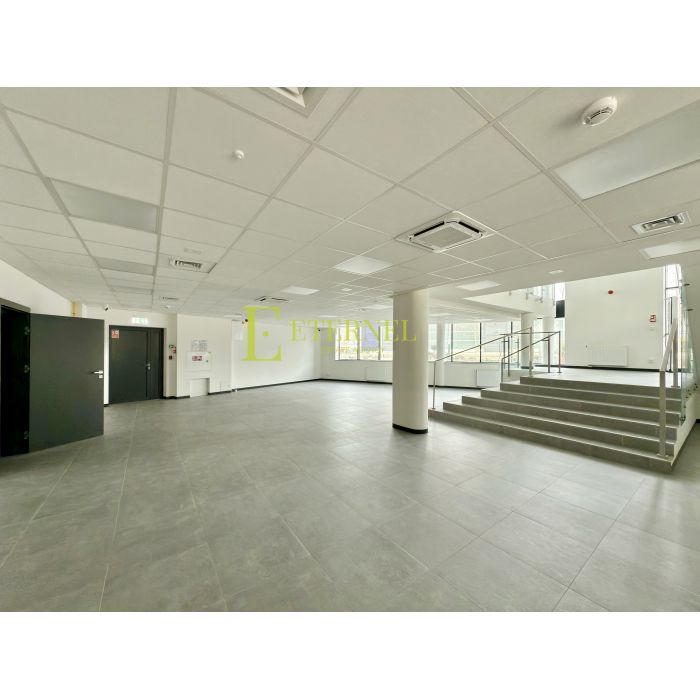 Duży lokal handlowy do wynajęcia przy Al. Jana Pawła II – 467,57 m²