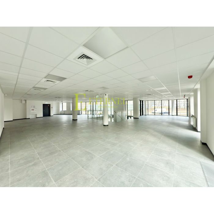 Duży lokal handlowy do wynajęcia przy Al. Jana Pawła II – 467,57 m²