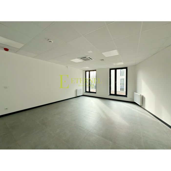 Duży lokal handlowy do wynajęcia przy Al. Jana Pawła II – 467,57 m²
