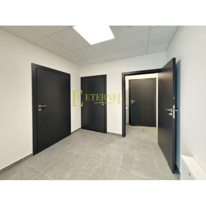 Duży lokal handlowy do wynajęcia przy Al. Jana Pawła II – 467,57 m²