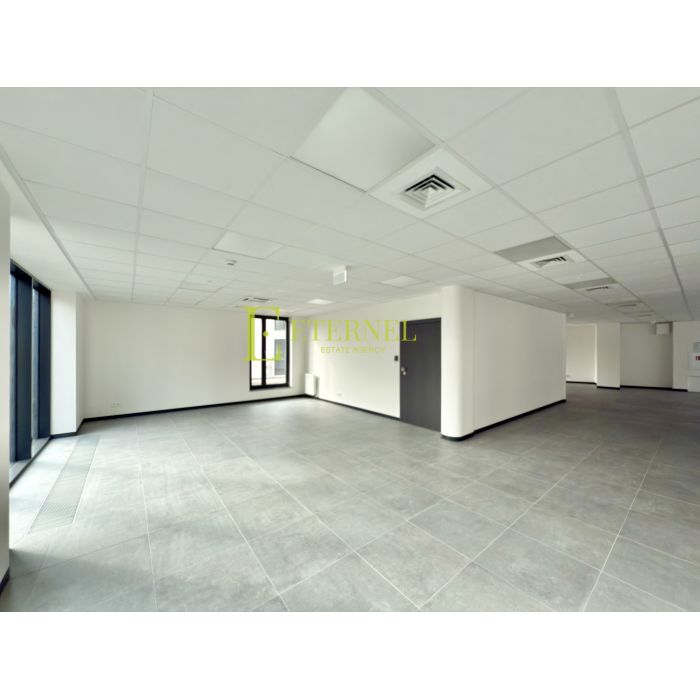 Duży lokal handlowy do wynajęcia przy Al. Jana Pawła II – 467,57 m²