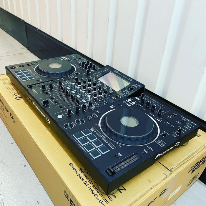AlphaTheta XDJ-AZ, AlphaTheta OMNIS-DUO, Pioneer OPUS-QUAD, Pioneer XDJ-RX3, Pioneer XDJ-XZ, Pioneer DDJ-FLX10, Pioneer DDJ-REV7, Pioneer CDJ-3000, Pioneer DJM-A9, AlphaTheta Euphonia, Pioneer CDJ-2000NXS2, Pioneer DJM-900NXS2, Pioneer DJM-V10