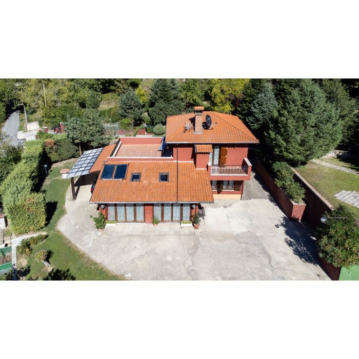 DOM Z DZIALKA W OKOLICACH RZYMU - WLOCHY
