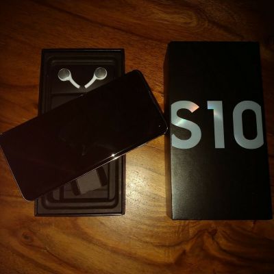 Samsung Galaxy S10 128GB = 500 EUR, Samsung Galaxy S10+ 128GB = 550 EUR , Whatsapp  : +27837724253