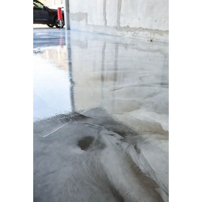 Podłogi epoksydowe do garażu – trwałość i łatwa konserwacja