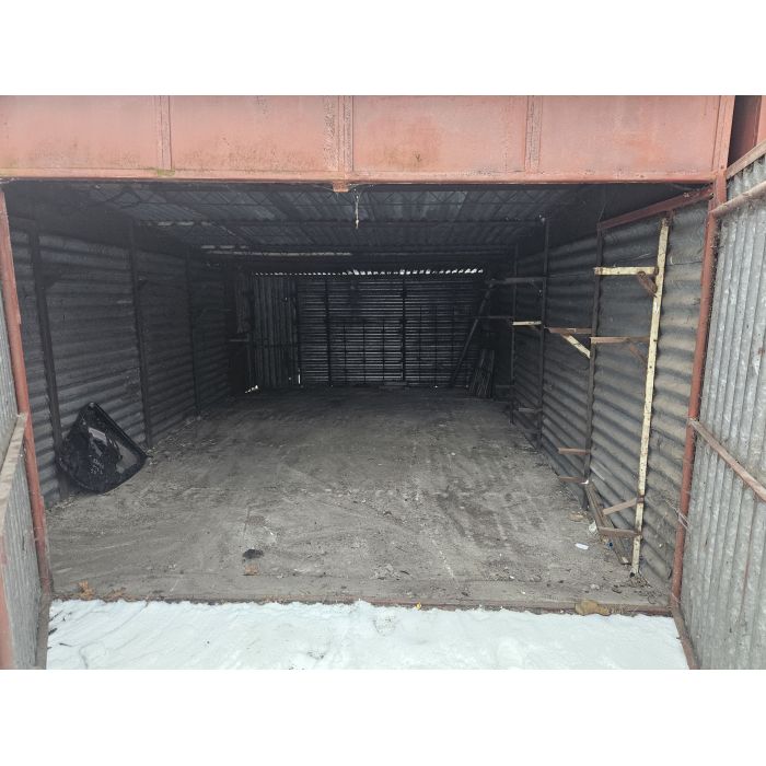 Oddam garaż metalowy