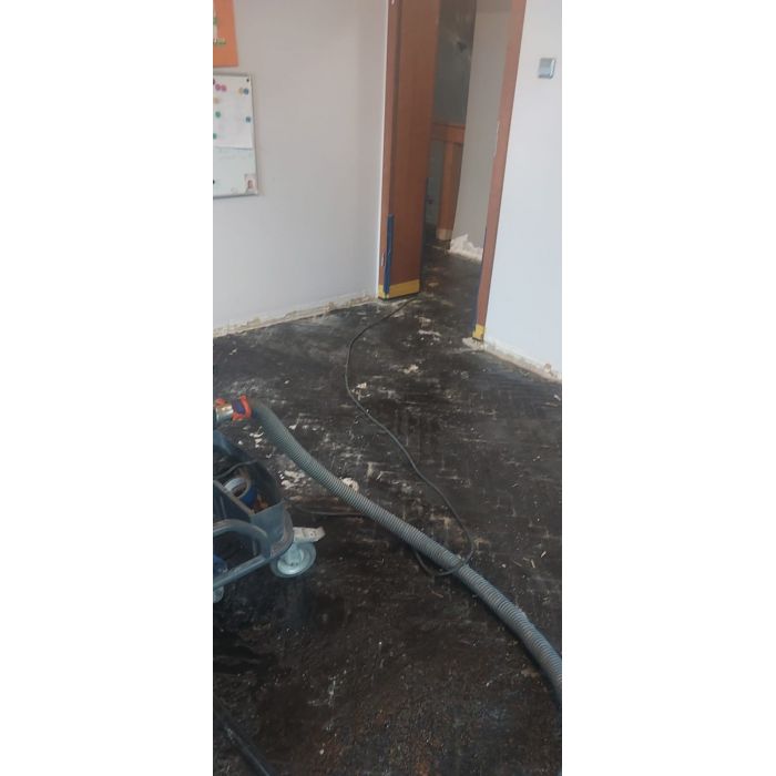 Usuwanie subitu, kleju po płytkach