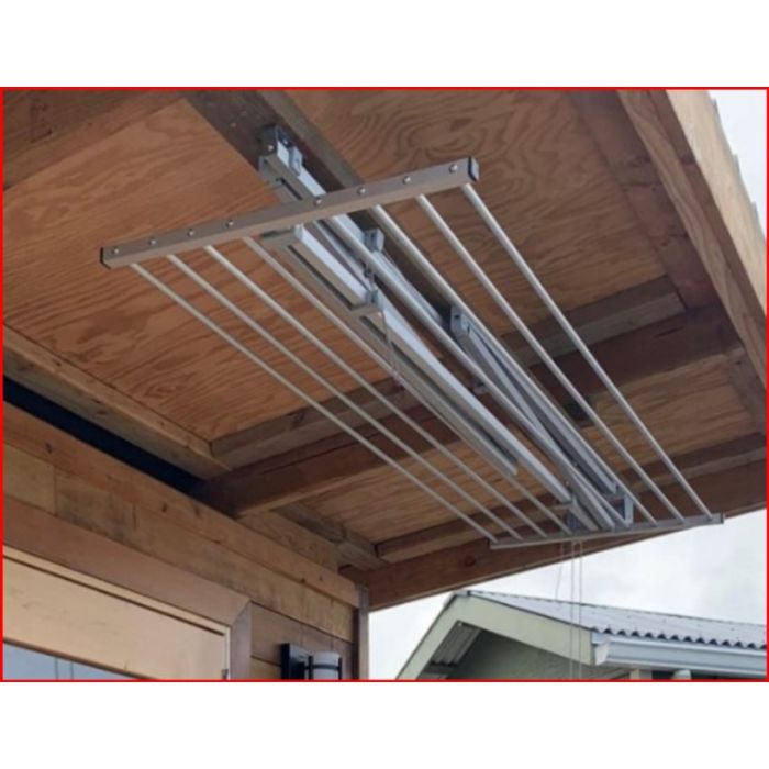 Monter SUSZARKI sufitowe.