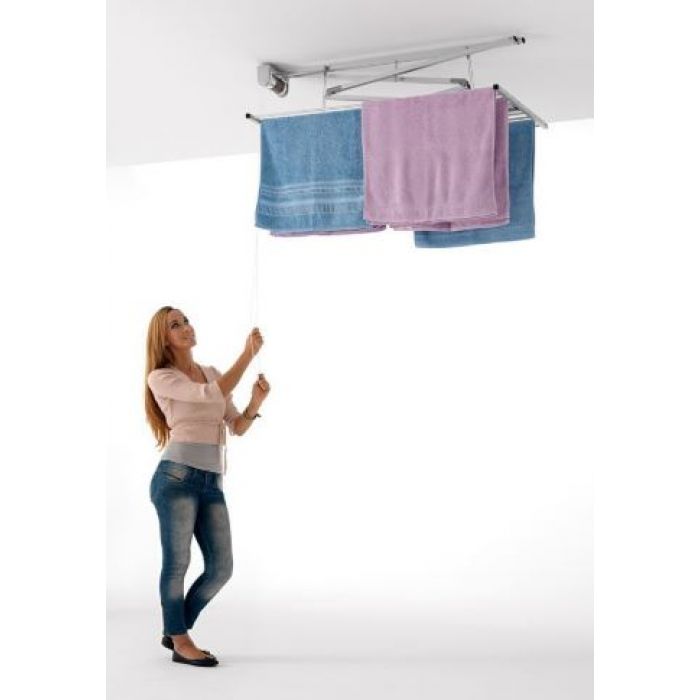 Monter SUSZARKI sufitowe.