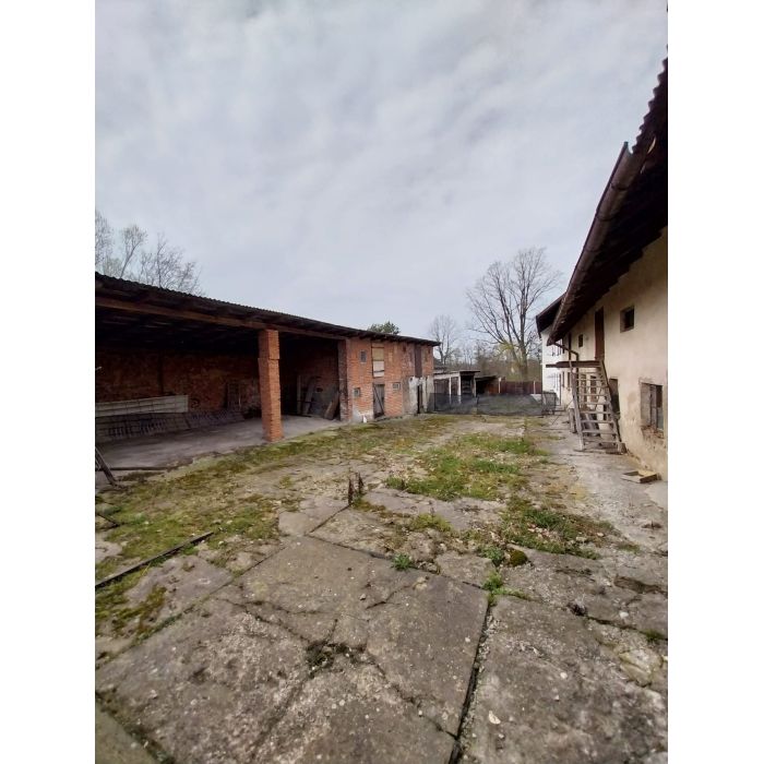 Dom z zabudową gospodarczą w spokojnej wsi! Pilszcz
