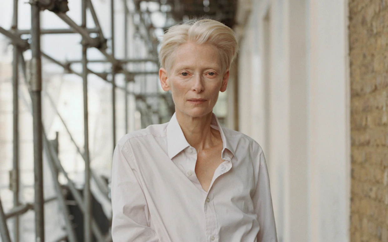 Siła gestu. Redaktorka naczelna Zuzanna Krzątała w rozmowie z Tildą Swinton