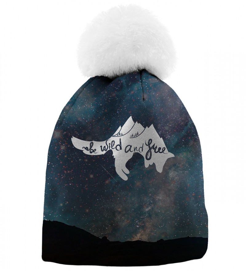 printed beanie with stars motive and wild and free inscription