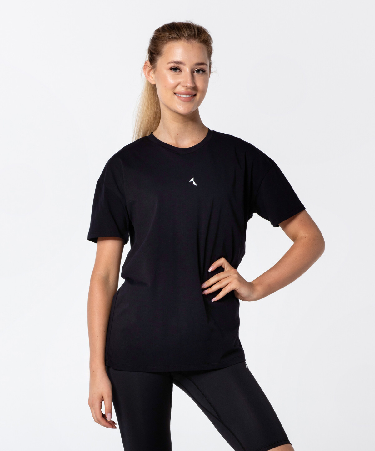 Sporty Boyfriend T-shirt, Black - Carpatree