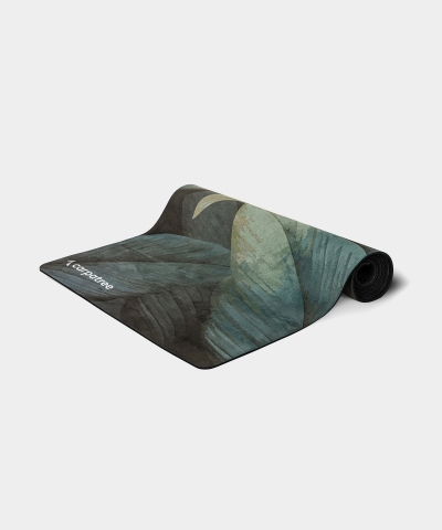 Yoga mat with leafs print