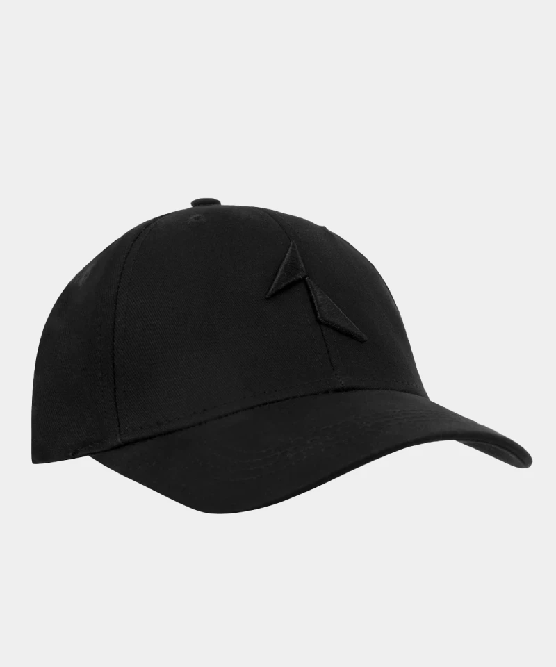 czarna czapka sportowa