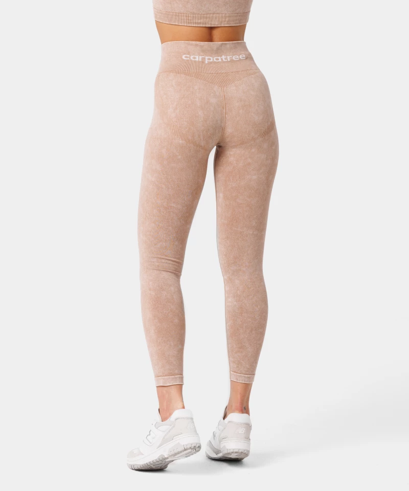 beige leggings to emphasize the buttocks