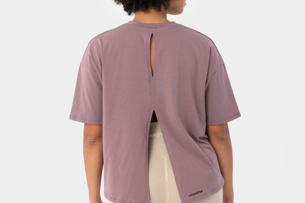 T-shirt with a back slit