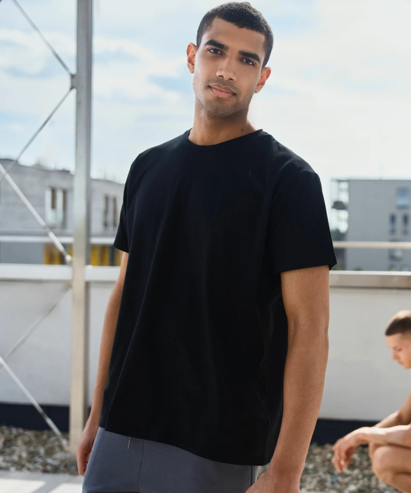 classic black t-shirt for men